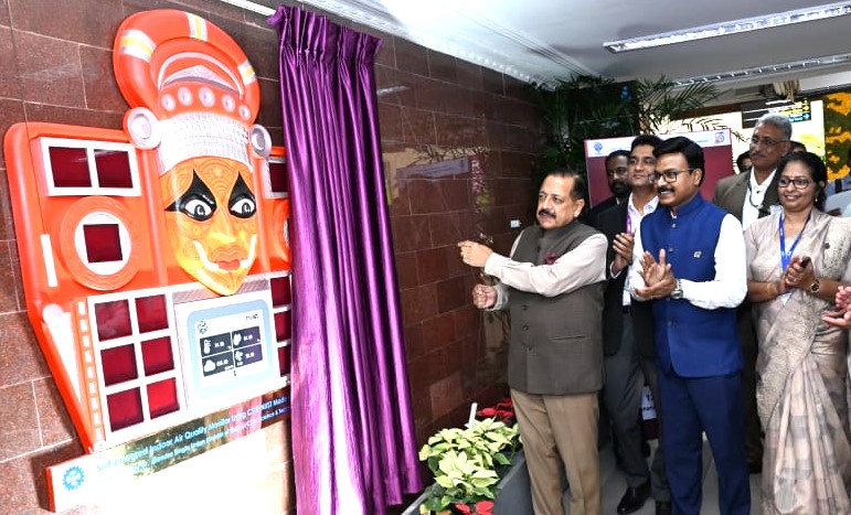 DrJitendraSingh's tweet photo. TRV Airport #Thiruvananthapuram becomes India’s first airport to get “Indoor Air Quality Monitoring Facility” installed by #CSIR. Along with Ease of Travel, Health of Traveller too as much a concern and priority for the @narendramodi Government. https://t.co/ljquJylqaT