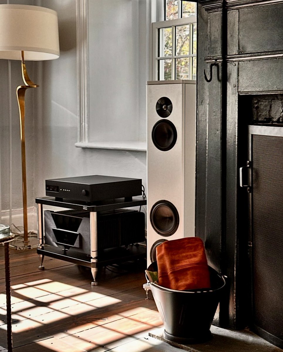 Solidsteel_IT's tweet photo. Beautiful home audio space and interior with a #solidsteel HY-2 High End Audio Rack matching perfectly with the ambience.
#hifi #hifirack #highendaudio #highfidelity #audiophile https://t.co/tsLd2FkoH9