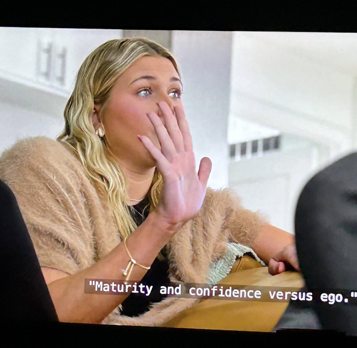 zanaduxx's tweet photo. Hannah listing off her five complaints about nick pissed me off so bad because she is by far the most disrespectful, delusional, socially unaware, immature ego filled person on this show🤯🤬 her lack is self awareness is UNREAL #loveisblind #LoveIsBlind7 https://t.co/wgpX850ZLF