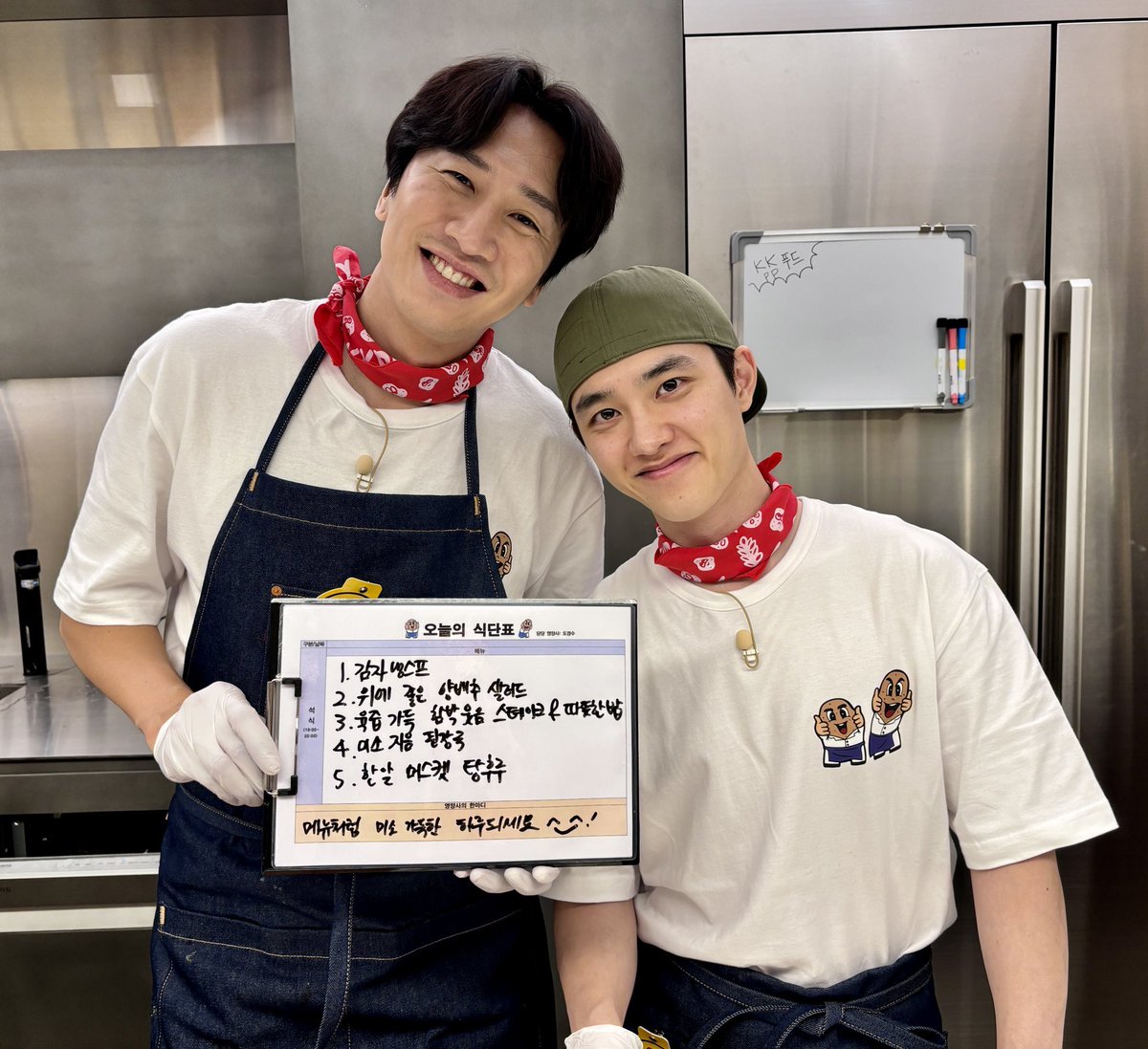 SooSimply_'s tweet photo. He is so handsome in his cooking attire. https://t.co/9CG4K2g71i