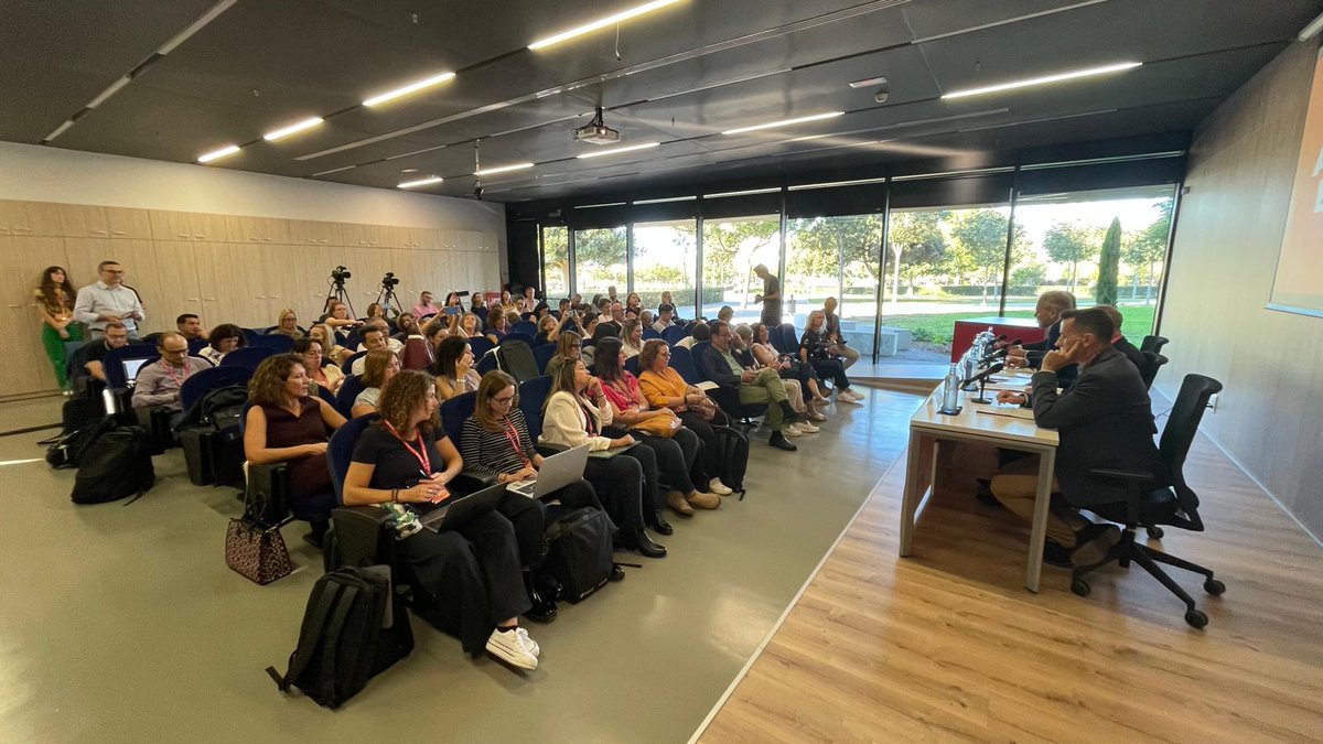 augac's tweet photo. "Con estatutos nuevos y más de 250 personas asociadas, abrimos una nueva etapa en la que aspiramos a fortalecer un modelo basado en la lealtad institucional, el compañerismo y la complicidad", @josefmerino en la inauguración de #AugacElche2024. https://t.co/YONbRDcizB