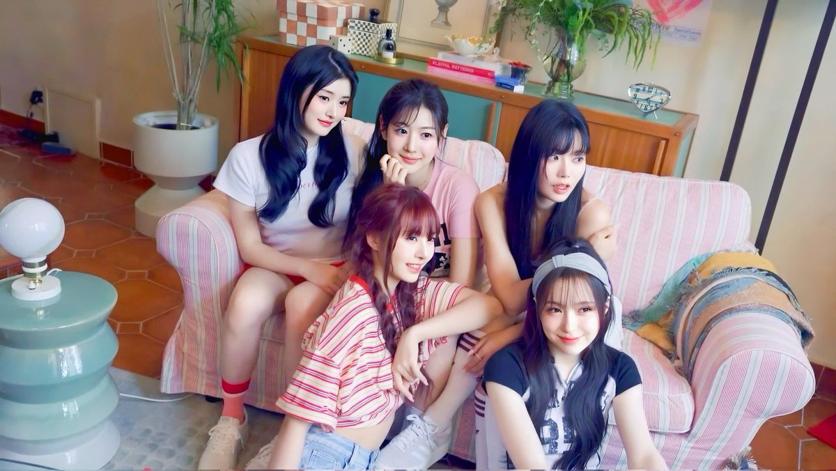 tweny_idn's tweet photo. FIFTY FIFTY is five, and TWENY is you.

'4 sehat 5 Fifty Fifty'

#FIFTYFIFTY #KEENA #CHANELLE #YEWON #HANA #ATHENA #FIFTYSKETH #FIFTYFIFTYisfive #twenyidn https://t.co/rRjGhrHsej