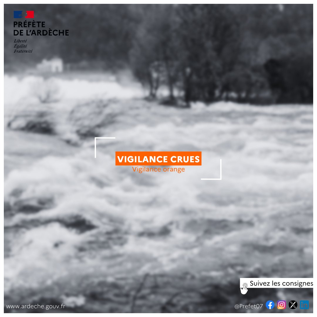 Prefet07's tweet photo. [7h30 le 17/10/24 - ÉVOLUTION DE LA SITUATION ]
#Meteo07 | ⛈ Météo-France maintient le département de l’Ardèche en :
🟠 vigilance orange pluie-inondation ;
🟠 vigilance orange crue les tronçons Ardèche amont, Ardèche aval, Baume-Chassezac et Ouvèze – Eyrieux,
🟡 vigilance jaune crue pour les tronçons Doux – Cance – Ay, 
🟡 vigilance jaune Orage

⚠️ Ces vigilances sont, à ce stade, effectives jusqu’au vendredi 18 octobre.

🚗Plusieurs routes sont fermées pour inondations ou éboulements : 
la RD578 C (Labégude) 
la RD579 à Voguë
la RD 246 à Grospierres (pont de Saint-Alban-Auriolles)
la RD303 à Rosières (quartier Chabrel le Pont)
la RD 116 Sainte-Eulalie en direction de Rieutord (débordement de la Loire)
la RD160 à Le Roux 
la RD220 à Sablières, (lieu dit La Gardette) 
la RD215 (centre de Saint Martial)
la  RD161 et 579 (pont de Sampzon)

La préfète de l’Ardèche, Sophie ELIZEON, appelle à la plus grande prudence notamment dans vos déplacements et rappelle les consignes de sécurité suivantes :
🚗Éviter les déplacements non nécessaires et mettez-vous à l’abri ;
🌊 Ne vous engagez en aucun cas, à pied ou en voiture, sur une voie immergée ou à proximité d’un cours d’eau. Un véhicule, même un 4 × 4, peut être emporté dans 30 centimètres d’eau ;
🛡️ En cas de pluies intenses, ne descendez pas dans les sous-sols et rejoignez un point haut ou abritez-vous à l’étage.
🛋️ Mettez en sécurité vos biens susceptibles d’être endommagés. Surélevez vos meubles en cas de montée des eaux attendue ;
🔌 Ne touchez en aucun cas aux fils électriques tombés au sol ;
🏠 Abritez-vous dans un bâtiment en dur, à défaut dans votre véhicule ;
⚡ Évitez d’utiliser le t��léphone et les appareils électriques ;
🚒 Signalez sans attendre les départs de feux dont vous pourriez être témoins ;

➕ Retrouvez plus d'informations sur notre site internet : 
▶️ https://t.co/SllDZ66nZ0

ℹ️ Pour suivre l’évolution de la vigilance :
▶️ https://t.co/9IeRE0eP9M
