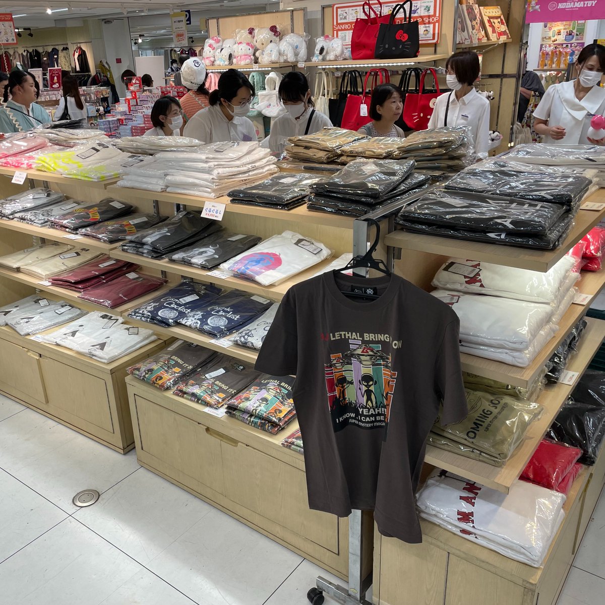 AKROSCONTENTS's tweet photo. AKROSイベント情報
【ムーミステリー市場POP UP SHOP】
東武百貨店池袋店催事会場 22日まで！

明日18日は「ムー祭り」イベント開催！
🛸雛形羽衣さん「スプーン曲げチャレンジ！」
・14:00～
・16:00～
👽三上編集長「トークショー＆サイン会」
・17:00～

購入者特典あり！
https://t.co/GFkfxfcHI1 https://t.co/5XXiEQsFHW