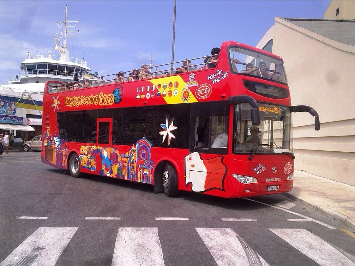 ShotLeft's tweet photo. Hop-On Hop-Off Bus Tour: discover Cape Town and explore iconic spots. 🌄✨
With stops in Camps Bay, V&amp;A Waterfront and Signal Hill, there’s something for everyone. 

Book now from R350pp: https://t.co/nFHQqJy9XY

#GimmeSummerShotLeft #ItsMySouthAfrica #TravelWiseMzansi https://t.co/CyQFI0PCQm
