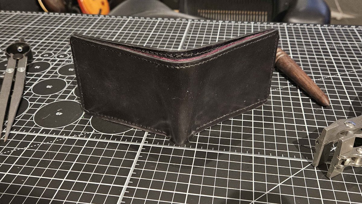 New Wallet Commission for <a href="/robcdee_/">rob dee</a> ! 
Badalassi Carlo 🇮🇹 Black Shell &amp; Violet Pueblo double bill pocket
French Chevre Goatskin 🇫🇷 Interior pockets