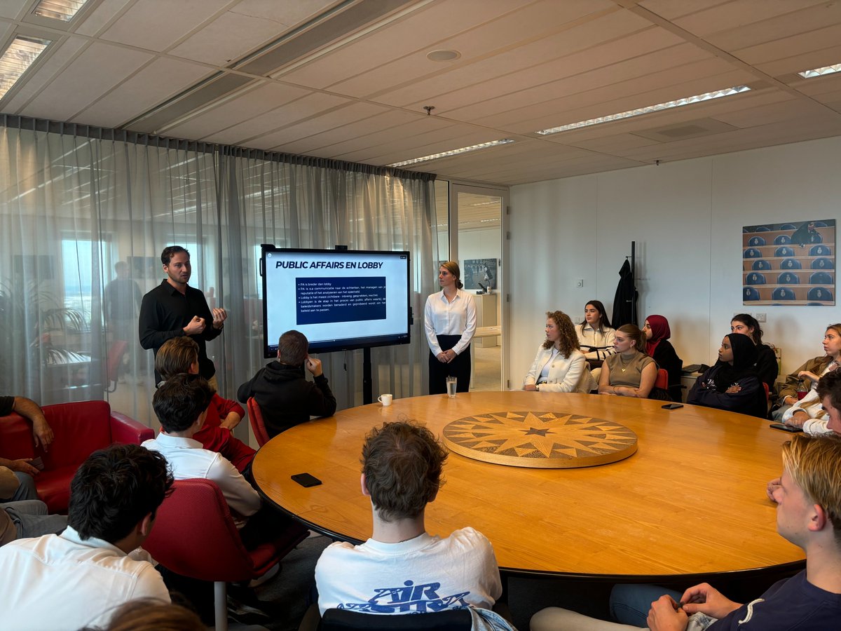 eppanederland's tweet photo. Vandaag ontvingen we eerstejaars Bestuurskunde-studenten van Avans Business School voor een interactieve sessie over Public Affairs en lobbyen. Prikkelende vragen over de impact en het imago van het vak kwamen aan bod. Bedankt voor jullie bezoek, succes met de studie! https://t.co/UpcQlcRlCT