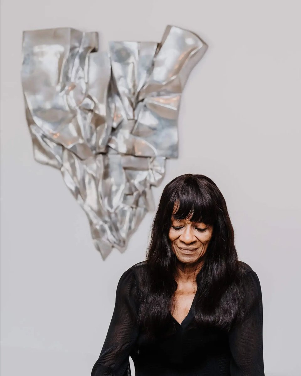 [EXPOSITION] Jusqu’au 5 janvier, « Quand un nœud est dénoué, un dieu est libéré » de Barbara Chase-Riboud au <a href="/PalaisdeTokyo/">Palais de Tokyo</a>. Sculptrice, dessinatrice, poète et romancière, Barbara Chase-Riboud est lauréate du Prix d’honneur AWARE 2021.
awarewomenartists.com/artiste/barbar…

📷 Barbara