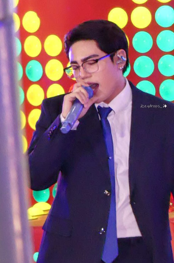 241017 | Paskong Pinoy at MOA
MOA Atrium | #Stell #SB19_Stell <a href="/stellajero_/">Stell Ajero</a> 

Merryy Christmas agad zer 🥹💕

ILANG TAON NA NGA BA STELL 
#StellForPaskongPinoyAtMOA