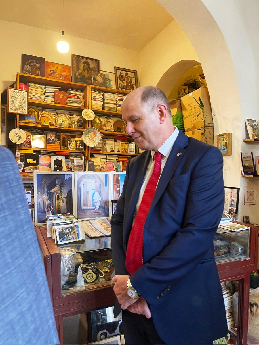 PhilipRBarton's tweet image. Great to spend time with the @UKinLibya team this week and to engage Libyan partners on 🇬🇧🇱🇾joint priorities including migration and economic stability.