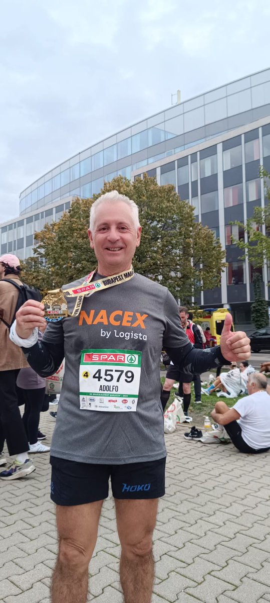 nacex_'s tweet photo. ¡Enhorabuena a nuestro franquiciado Adolfo Casado por haber completado la #maratón de Budapest! 🏅🎉  

¡Sigue alcanzando nuevas metas y demostrando que con determinación y esfuerzo todo es posible! 💪🌟 https://t.co/UXA6oiojBd
