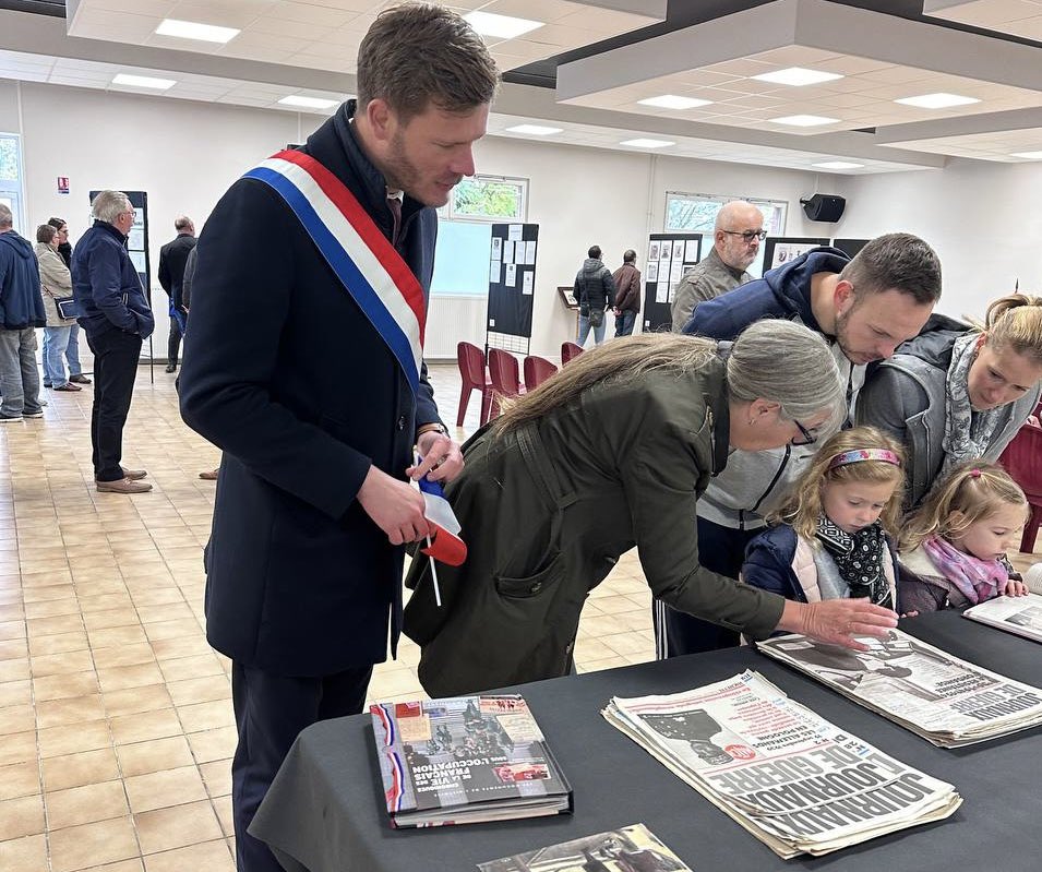 MarchioMatthieu's tweet photo. 👉🏻 Ce week-end, après la cérémonie des 80 ans de la victoire et de la libération de #Vred, je suis allé voir l’exposition au foyer rural.

🇫🇷 Très fier et heureux de découvrir des archives mais aussi des portraits de résistants qui se sont dressés en défiance de la tyrannie. https://t.co/byusxhSKtp