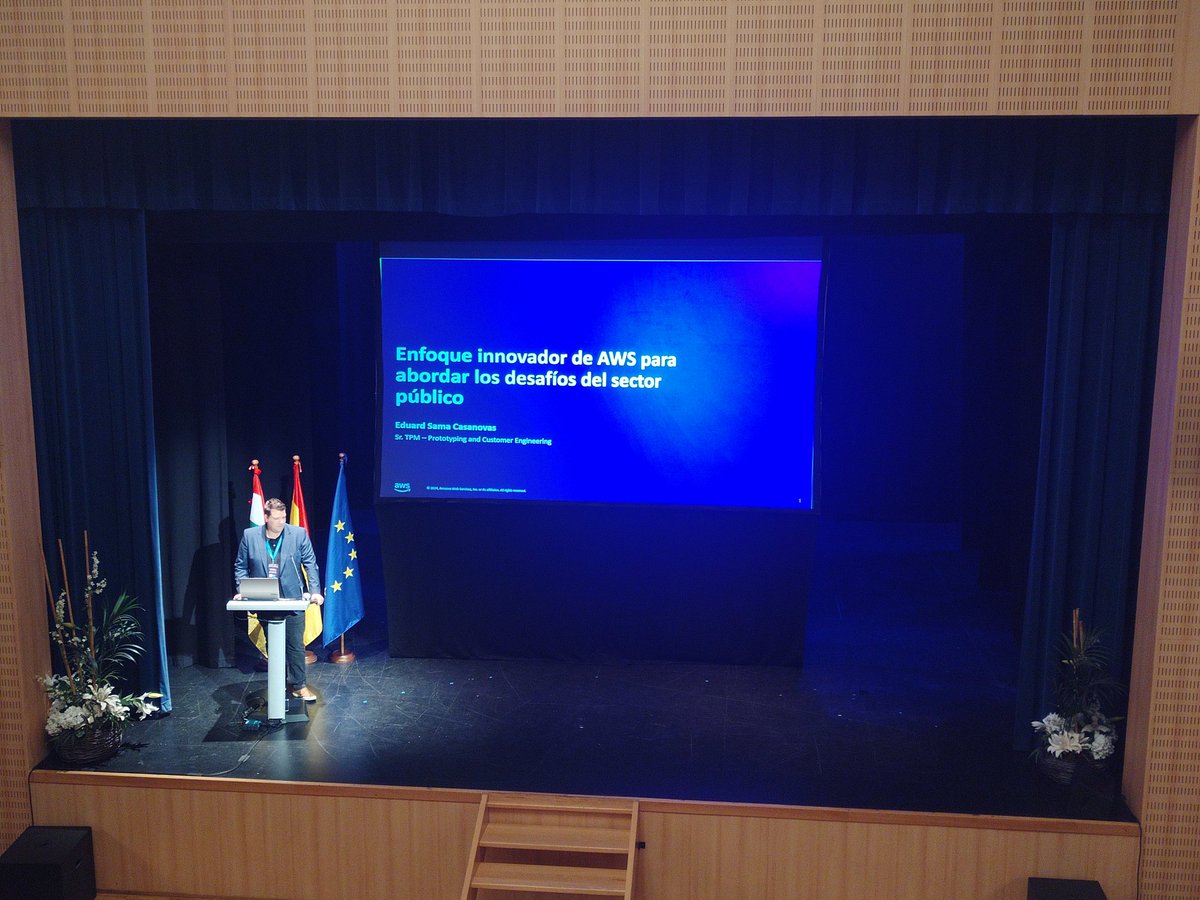 Inigo Zubizarreta (@izubnaf) on Twitter photo Primera ponencia de #EzcarayTechForFuture.
Eduard Samá, de <a href="/awscloud/">Amazon Web Services</a>, nos habla sobre el Enfoque innovador de AWS para abordar los desafíos del sector público. Primera ponencia de #EzcarayTechForFuture.
Eduard Samá, de <a href="/awscloud/">Amazon Web Services</a>, nos habla sobre el Enfoque innovador de AWS para abordar los desafíos del sector público.