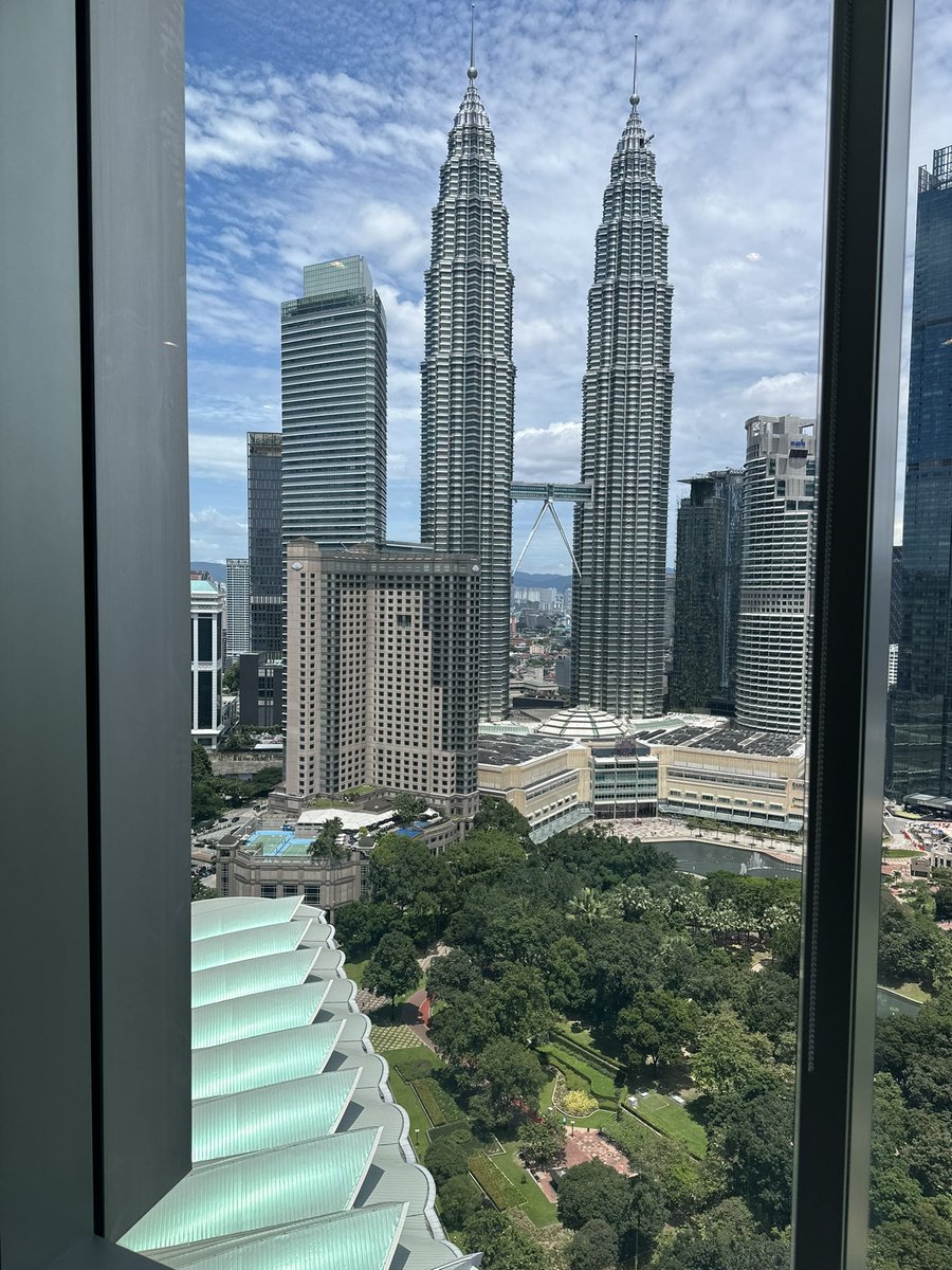 alazharri's tweet photo. The beautiful view of KLCC from tge Permata Sapura tower. https://t.co/kB0042yXLG
