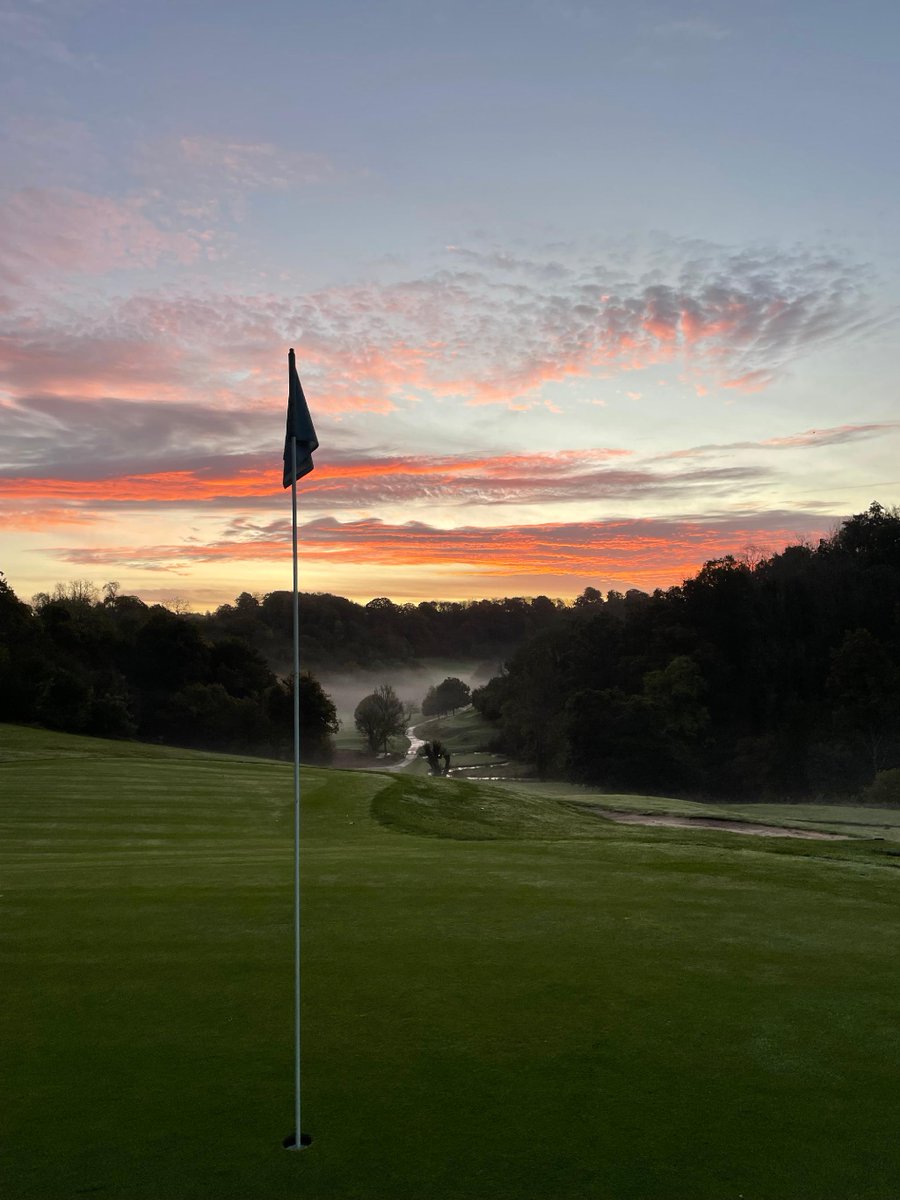 Good morning, what a start to the day!⛳ 
Thank you Adam for capturing this stunning shot📸 

#GoodMorning #Sunrise #CotswoldsGolf #VisitWiltshire #WiltshireGolf #GolfBreaks