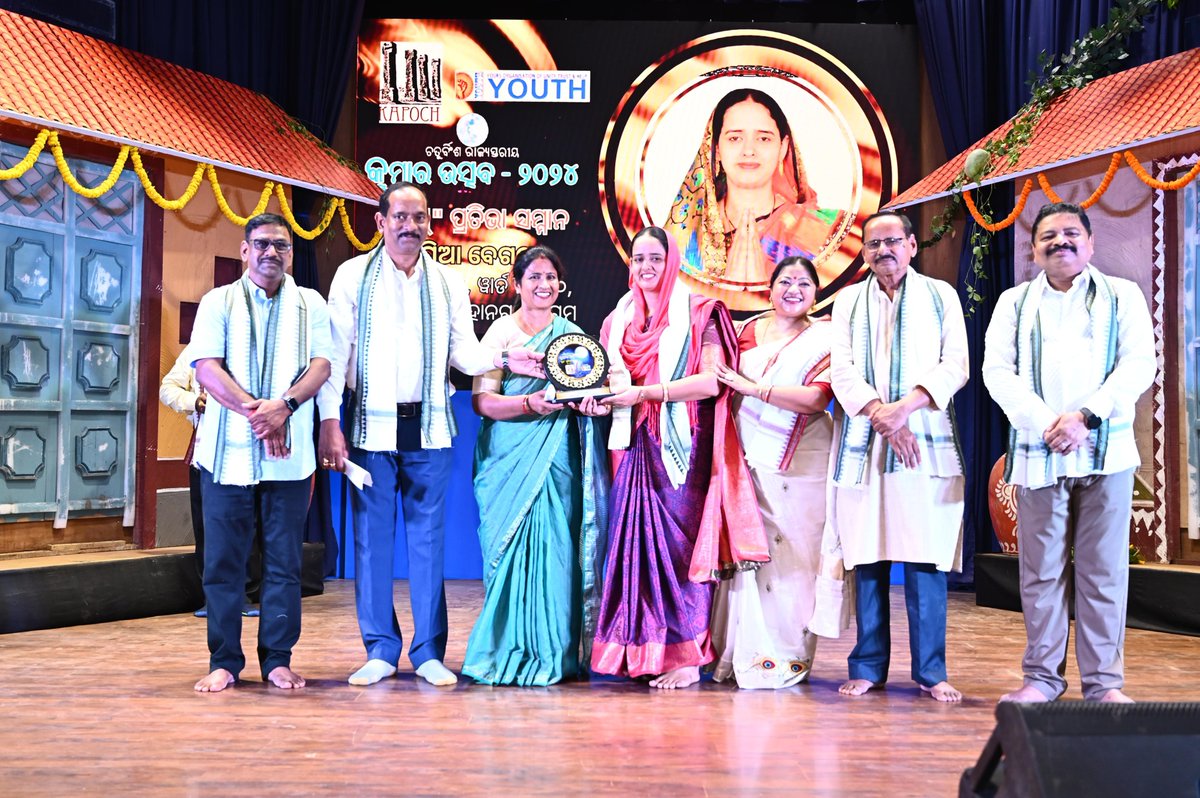 MayorofBBSR's tweet photo. Delighted to join the Kumar Utsav 2024 celebrations organised by YOUTH at Jayadev Bhavan and Chandamama Swechhasebi Sangathan at Patrapada on Wednesday evening. 
#KumarUtsav #JayadevBhavan https://t.co/KyXtdM0mJh