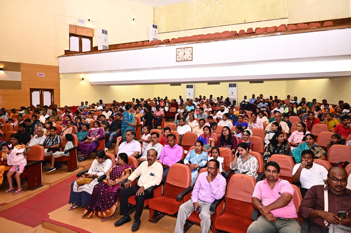 MayorofBBSR's tweet photo. Delighted to join the Kumar Utsav 2024 celebrations organised by YOUTH at Jayadev Bhavan and Chandamama Swechhasebi Sangathan at Patrapada on Wednesday evening. 
#KumarUtsav #JayadevBhavan https://t.co/KyXtdM0mJh