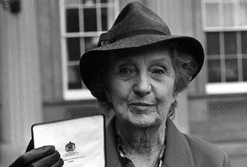 JoanHicksonFans's tweet photo. Remembering our beloved and irreplaceable Joan, who passed away 26 years ago today. #JoanHickson #RIP https://t.co/uHCunICtdK
