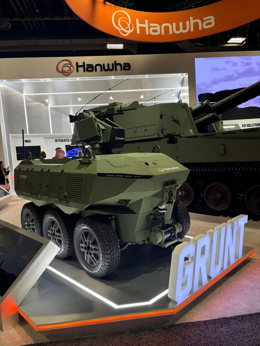 Hanwha_UK's tweet photo. 🤖 Hanwha Aerospace has unveiled the GRUNT, a new multi-purpose #UGV, at #AUSA.

Tailored for the most demanding #infantry support operations, it offers an operational range of 290 km, while carrying a payload of 900 kg.

More ➡️ https://t.co/DUeumRLDrA https://t.co/kuKT2vsron