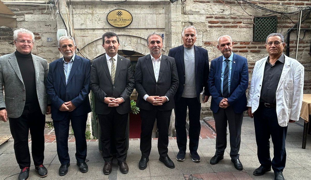 TYB Genel Başkanı Prof. Dr. Musa Kazım Arıcan İstanbul Şubesini  ziyaret etti.
Şube Başkanı Mahmut Bıyıklı 'Her zaman desteğini gördüğümüz Genel Başkanımızın ziyaretinden memnuniyet duyduk. Kendileriyle yeni dönemde yapılacak uluslararası programları istişare ettik' diye konuştu.