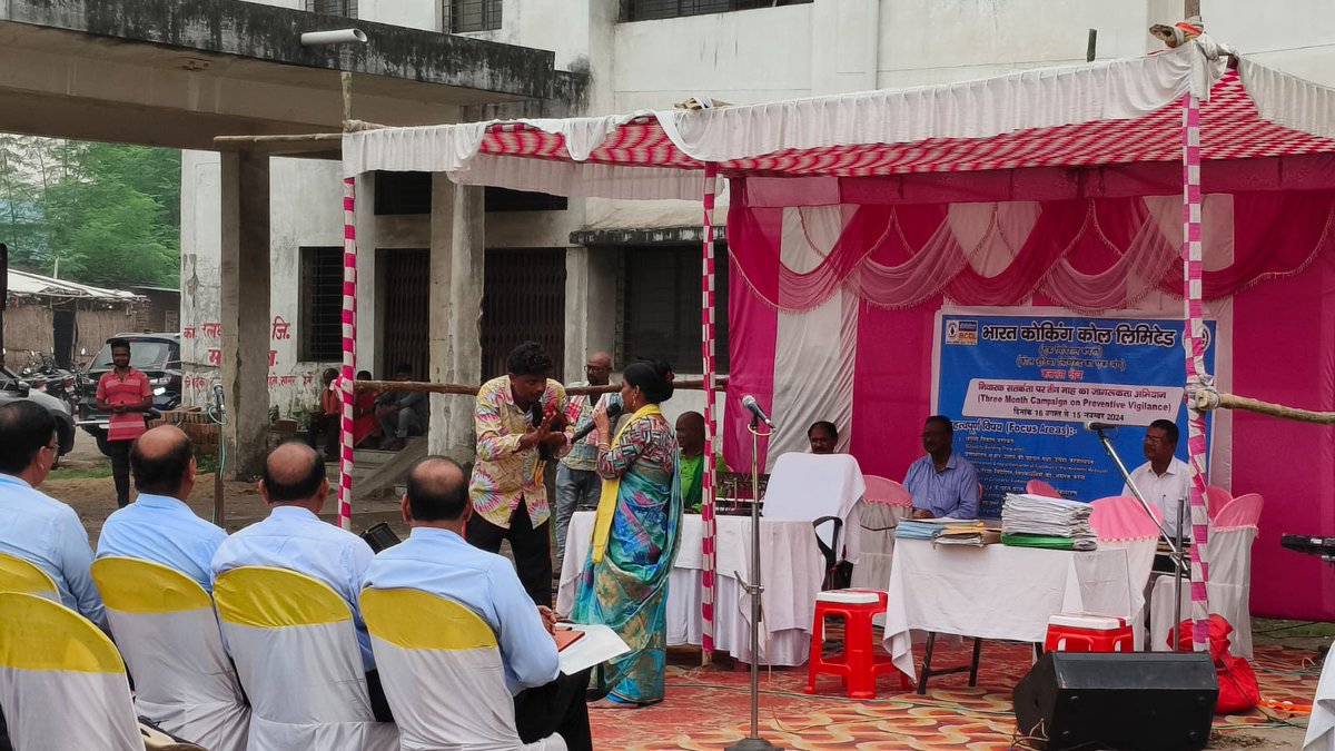 BCCLofficial's tweet photo. SPREADING VIGILANCE AWARENESS THROUGH NUKKAD NATAK IN KATRAS AREA

As part of our ongoing Vigilance Awareness Campaign, BCCL’s Katras Area organised a powerful Nukkad Natak (street play) to raise awareness about the importance of vigilance and integrity in everyday life. The event, held in the presence of Shri Aman Raj, CVO, BCCL, engaged the local community with a thought-provoking performance that highlighted the role of each individual in maintaining transparency and accountability.

This initiative is a reflection of BCCL's continuous efforts to foster a culture of honesty and vigilance across all levels of operations. Through such creative and impactful campaigns, we aim to inspire everyone to stay vigilant and work towards a corruption-free society.

#VigilanceAwareness #IntegrityFirst #VigilanceAtWork #SpecialCampaign4

@CoalMinistry @CoalIndiaHQ @kishanreddybjp @satishdubeyy @PIB_Coal @CVCIndia