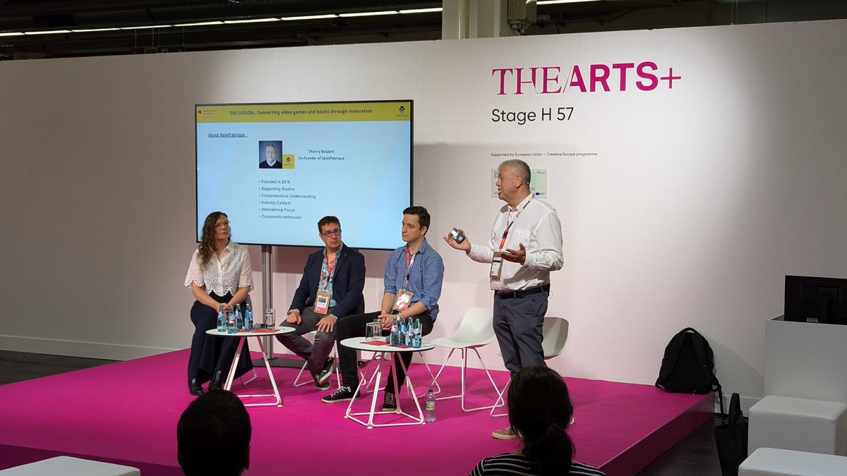 DAY 2 ! Thierry's presenting a discussion about connecting video games and books industries through innovation 🎮📖