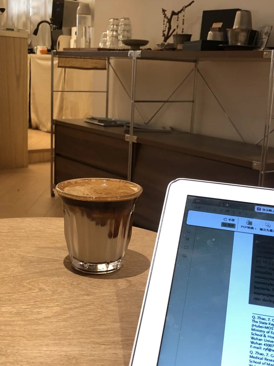 I like reading in a cafe, especially in my own cafe, and enjoy the peace that silence brings me.😜😜