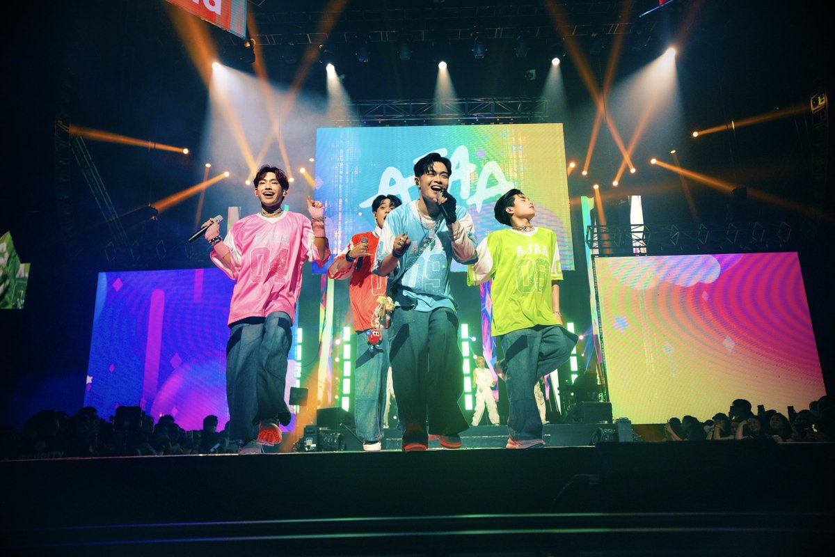 AJAAofc's tweet photo. BILLBOARD PHILIPPINES: MAINSTAGE x AJAA 📸

@BBPHOfficial  
#AJAA #AJAAHitsBillboardMainstage
#BillboardPhillipines #BillboardPHMainstage https://t.co/LlvuZTt42E
