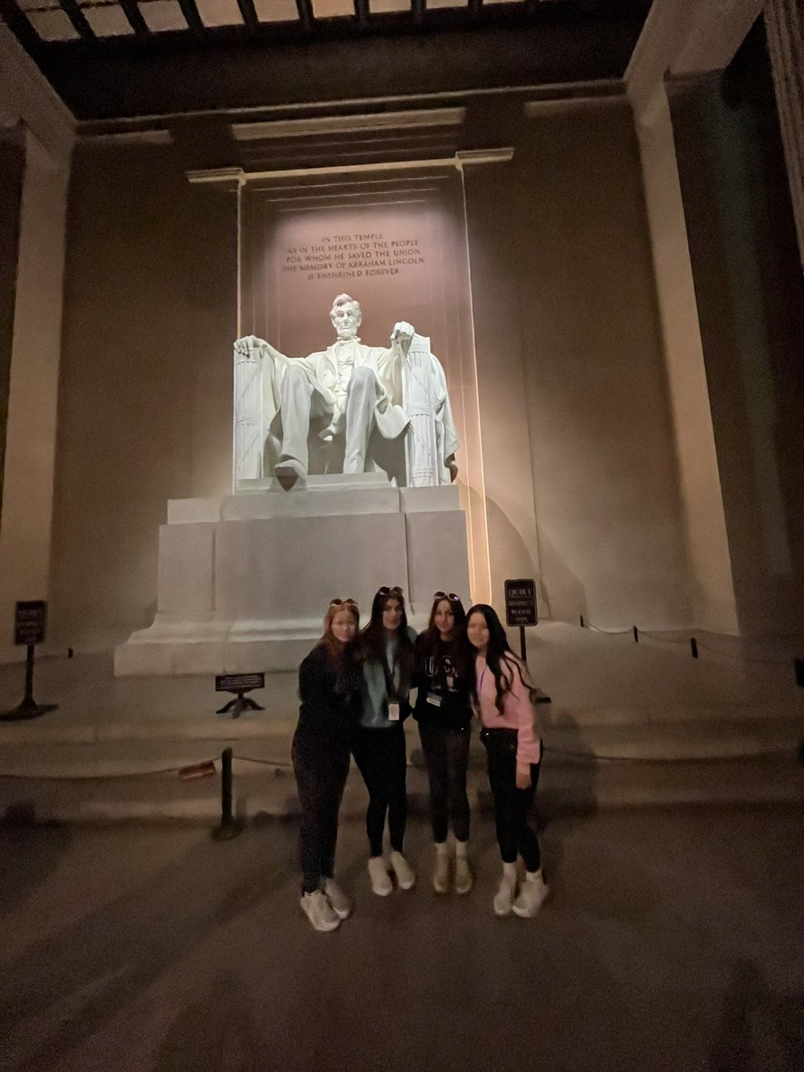 HMSBus2_DC2024's tweet photo. Honest Abe’s got nothing on 8th grade 🕶️🇺🇸 https://t.co/JDygil9WOn