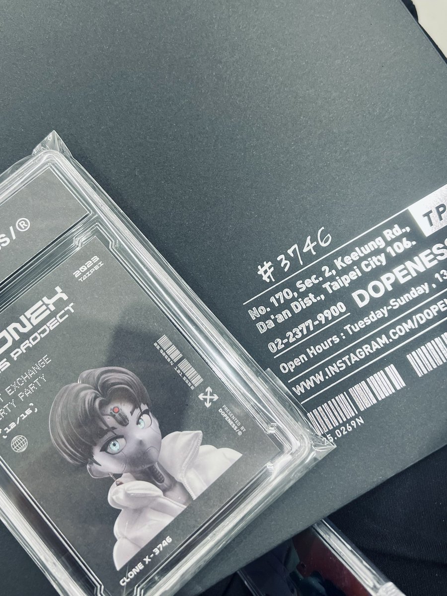 回想起 NFT 蓬勃發展的時光，每天鏈上土狗仿盤亂飛，即使混亂卻也是不同社區感最強的時光

不同的IP有着不同的畫像，趣味相投的人每天享受着各種社交聯繫，即使物理上相隔千里，情感上卻在同一陣線

泡沫過後，只剩下幾個品牌和社區仍在發展，時間果然是最好的證據

有人跟我一樣，時不常懷念那時嗎？