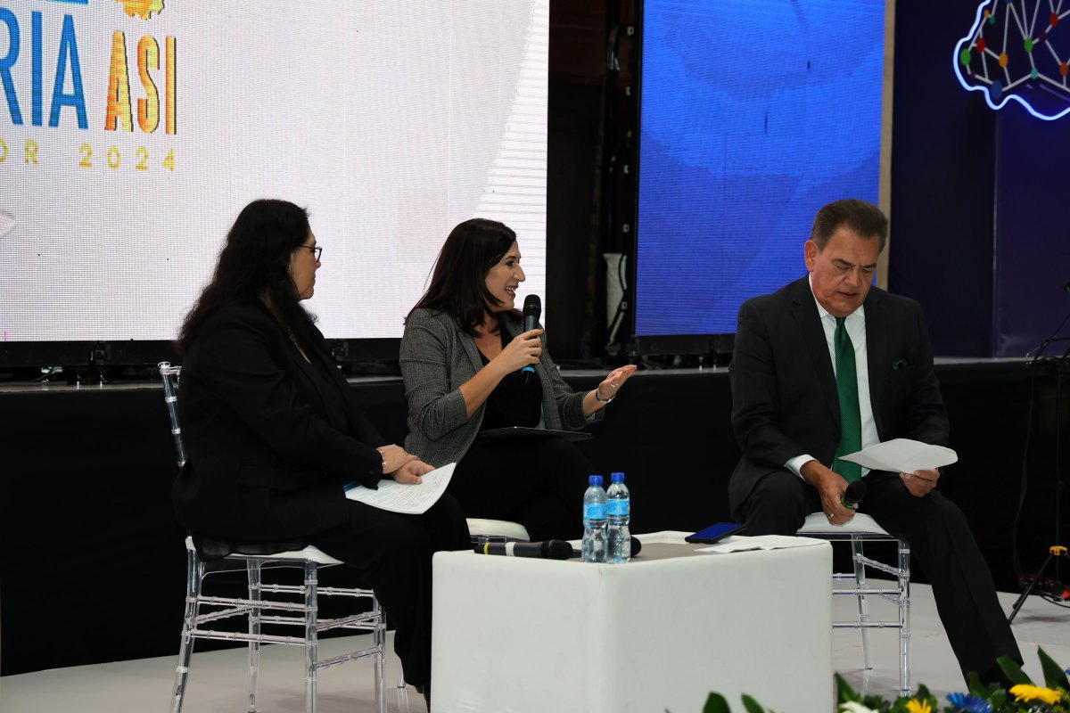 #CumbreDeLaIndustriaASI | La <a href="/asielsalvador/">ASI El Salvador</a> realizó la Cumbre de la Industria ASI 2024, en la que, entre otros temas, se analizó el impacto de la industria en el proceso de integración de la región, y por lo que las instancias del Gobierno estamos trabajando y uniendo esfuerzos.