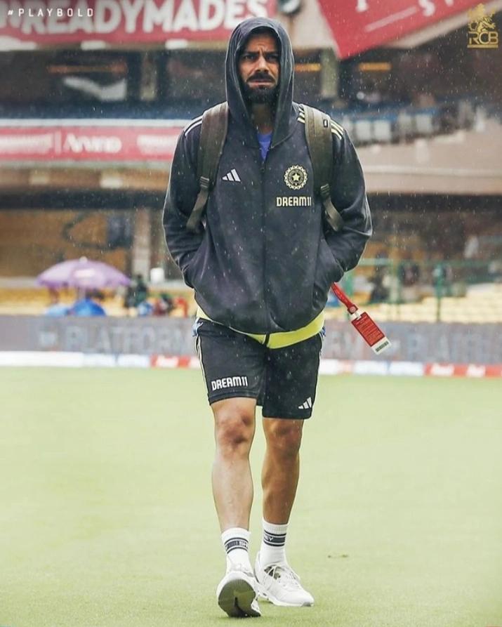 king_kohli___'s tweet photo. Gangster ☠️ Kohli 🥶 
.
.
.
#viratkohli #king #rcb #riifam #icc #indiancricketteam #nz vs #india https://t.co/5F9zURErh6