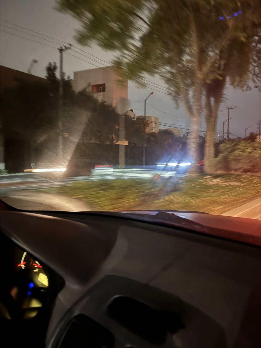charoaguirod's tweet photo. @Alcaldia_DGODU estimados señores buenas noches. Nos podría ayudar a ver porque las lámparas que se acaban de colocar en Camino al Olivo no prenden por favor 🙏🏻 
De antemano agradezco su atención. https://t.co/qwxZllKtxC