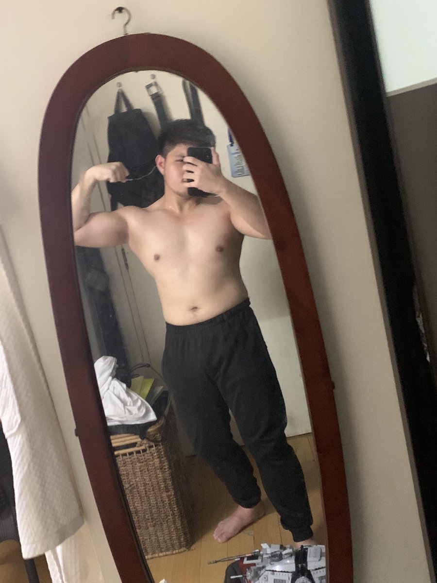 Aqueous_THLSS's tweet photo. bulking or just chubby? https://t.co/GGwL8uFHrp