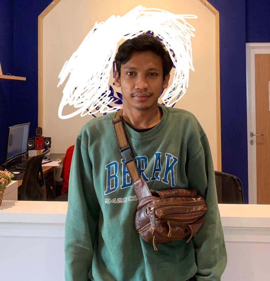 yeol4ra's tweet photo. Attention! mohon bantuannya barang kali ada yang berkomunikasi dengan orang ini dan menemui orang ini, dia membawa dua buah laptop Lenovo dan Toshiba juga satu kendaraan (Beat) warna hitam seperti di Poto, mohon untuk memberikan infonya! 🙏 https://t.co/GzCO44CrHC