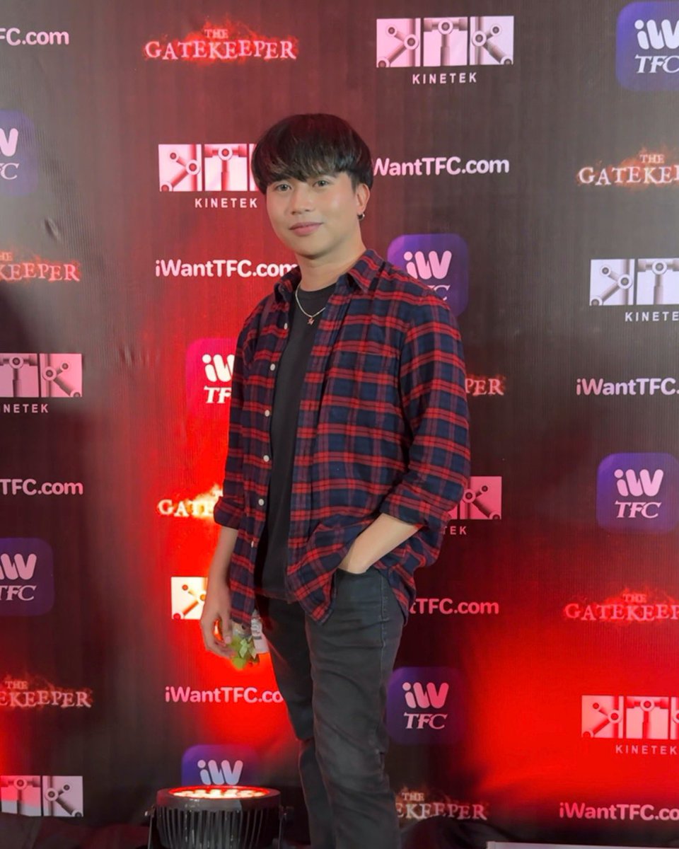_maryown_'s tweet photo. my somehow “i made it” moment hahaha…
not my first time to get invited sa premiere night pero first time na finally may name ko na na nakalagay sa seat 😄

also, being listed under “influencer” sa list ng attendees like??? tho i don’t consider myself as an influencer hahaha.. https://t.co/hB0wPnrzId