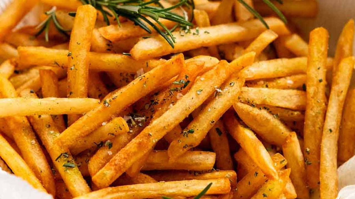 cenocade's tweet image. Tired of soggy fries? Cenocade Tallow’s high smoke point is perfect for frying, giving you crispy, golden results every time. Say goodbye to vegetable oil and hello to a healthier, tastier alternative!

#FryingTips #CrispyFries #CenocadeTallow #CookingHacks