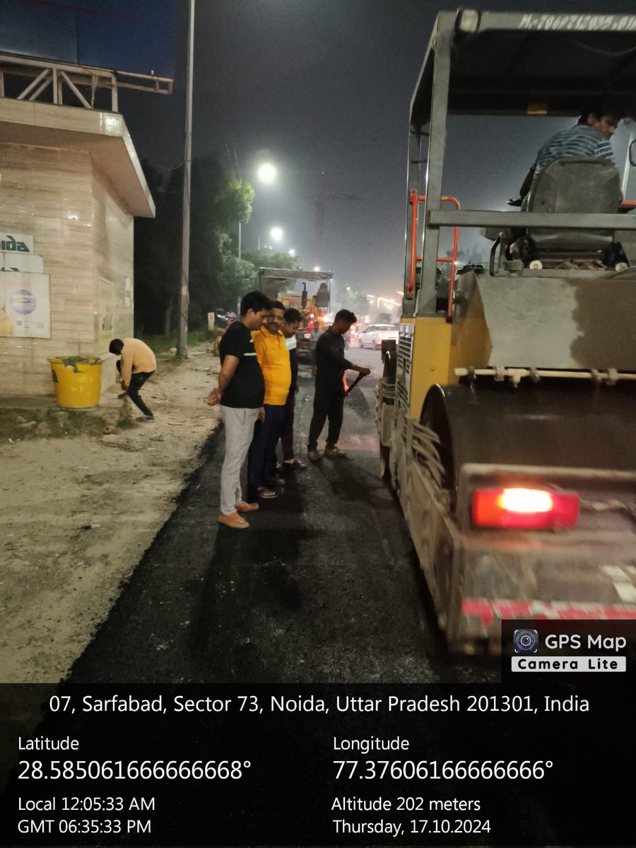 noida_authority's tweet photo. नौएडावासियों को गड्ढा मुक्त व बेहतर सड़कें और यातायात सुविधाएं देने के उद्देश्य से प्राधिकरण द्वारा विभिन्न अनुरक्षण कार्य किए जा रहे है। इसी क्रम में सर्फ़ाबाद, सैक्टर 73 एवं 45 की मुख्य सड़क (75मीo) पर देर रात रिसरफेसिंग का कार्य किया गया। 
#NoidaAuthority
#ResurfacingWork
#CleanNoidaGreenNoida