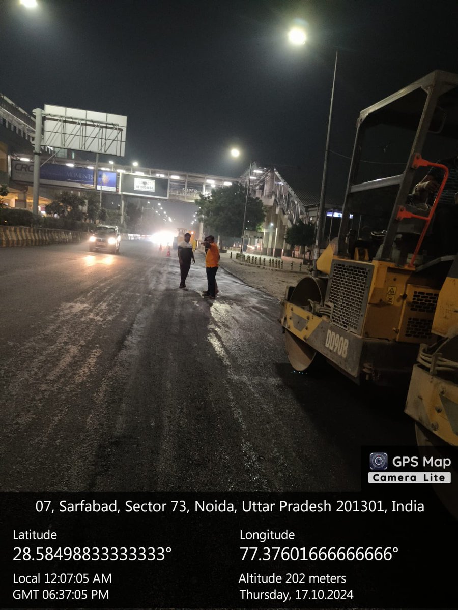 noida_authority's tweet photo. नौएडावासियों को गड्ढा मुक्त व बेहतर सड़कें और यातायात सुविधाएं देने के उद्देश्य से प्राधिकरण द्वारा विभिन्न अनुरक्षण कार्य किए जा रहे है। इसी क्रम में सर्फ़ाबाद, सैक्टर 73 एवं 45 की मुख्य सड़क (75मीo) पर देर रात रिसरफेसिंग का कार्य किया गया। 
#NoidaAuthority
#ResurfacingWork
#CleanNoidaGreenNoida