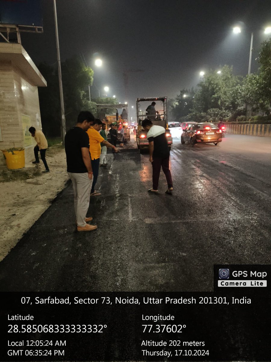 noida_authority's tweet photo. नौएडावासियों को गड्ढा मुक्त व बेहतर सड़कें और यातायात सुविधाएं देने के उद्देश्य से प्राधिकरण द्वारा विभिन्न अनुरक्षण कार्य किए जा रहे है। इसी क्रम में सर्फ़ाबाद, सैक्टर 73 एवं 45 की मुख्य सड़क (75मीo) पर देर रात रिसरफेसिंग का कार्य किया गया। 
#NoidaAuthority
#ResurfacingWork
#CleanNoidaGreenNoida