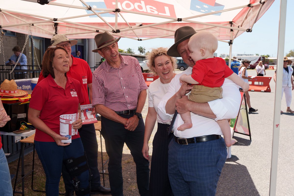 StevenJMiles's tweet photo. Lots of people are voting early to stop the cuts in Mackay.
Baby Vivian isn't eligible just yet, but still got most of the attention. https://t.co/HyvuQhb9Zy