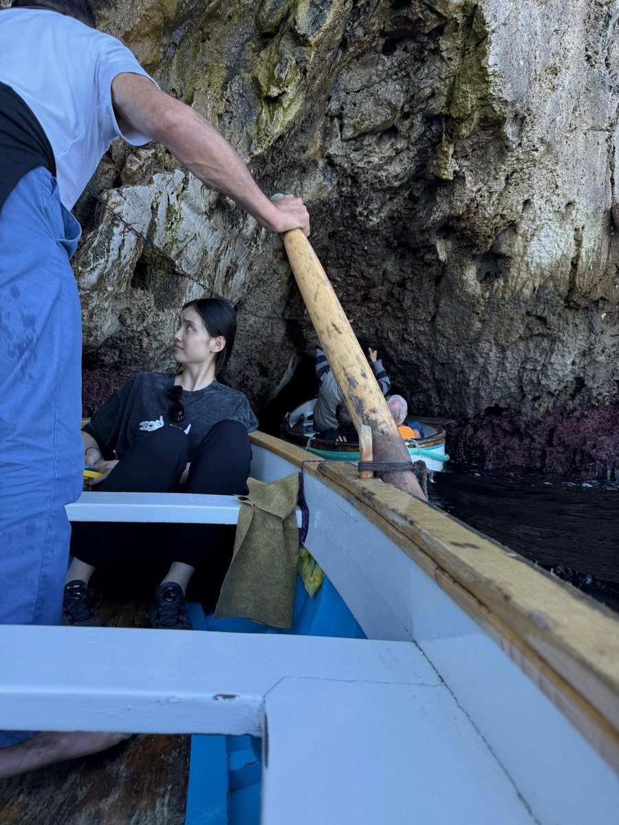 SunYiHanPH's tweet photo. I was scared out of emoticons in Italy😟😱😱
Went to see the Blue Grotto in Capri. The chef was really scary. He had a very loud and fierce voice. The paddle board almost slipped on his face. It took an hour to queue and just a minute to experience.

#孙伊涵 🐻 https://t.co/DmAORSLL6C