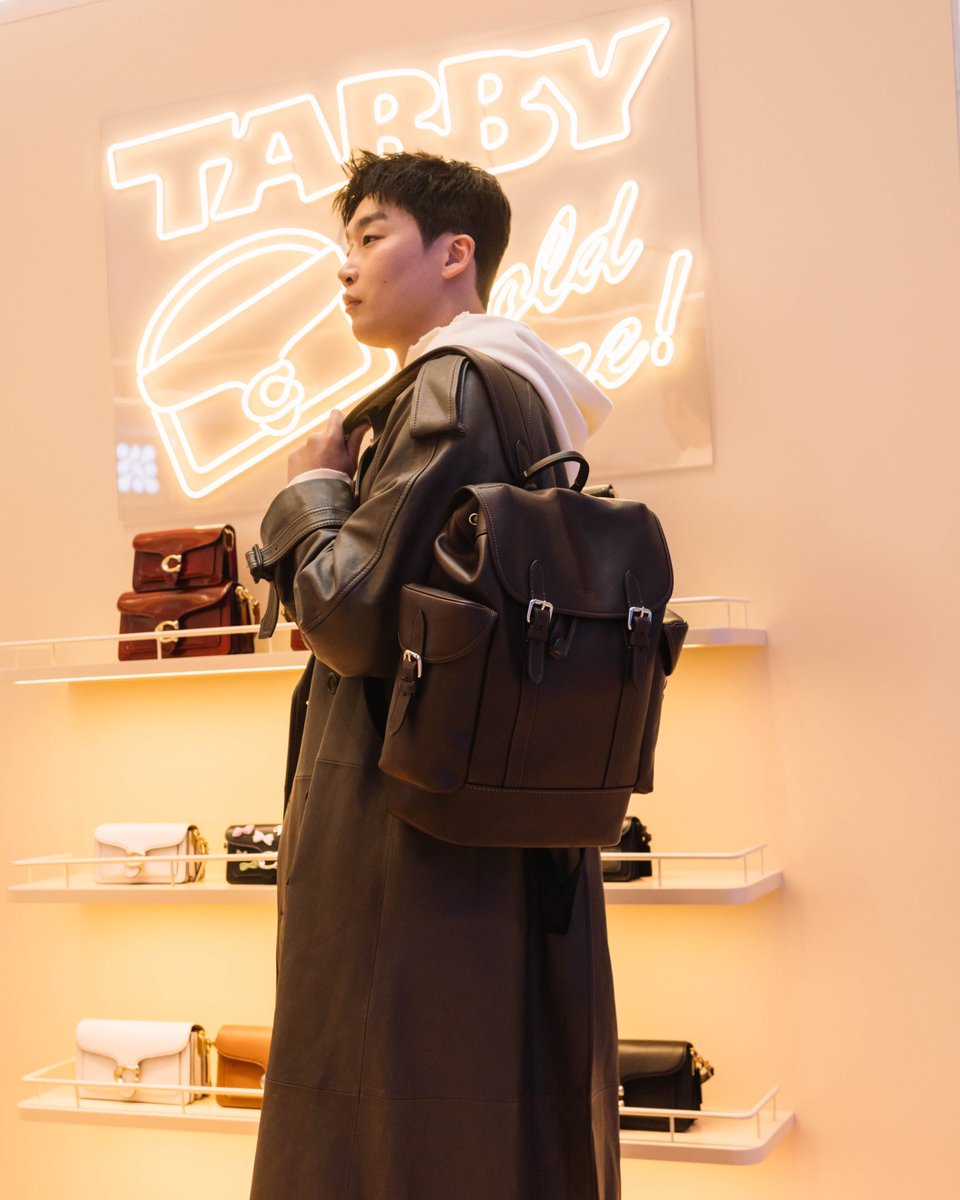 boypeakboy's tweet photo. 🔥 @Coach https://t.co/6XtkogtH5w