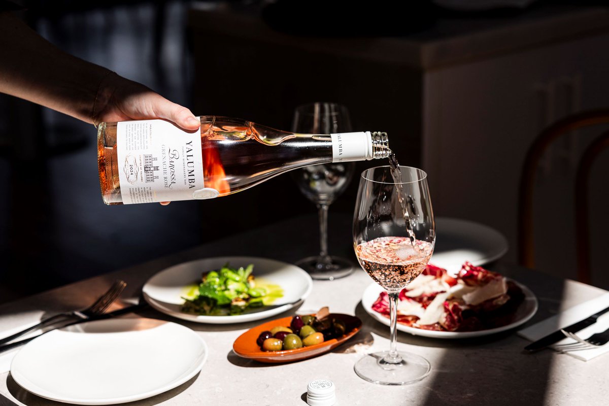 Introducing Samuel’s Collection Grenache Rosé 2024 - A fresh take on a classic, this vibrant new Rosé is bursting with red berry notes and a touch of citrus. Crisp and refreshing, it’s perfect for sunny afternoons or as an elegant pairing with light meals. yalumba.com/shop/wines/bar…
