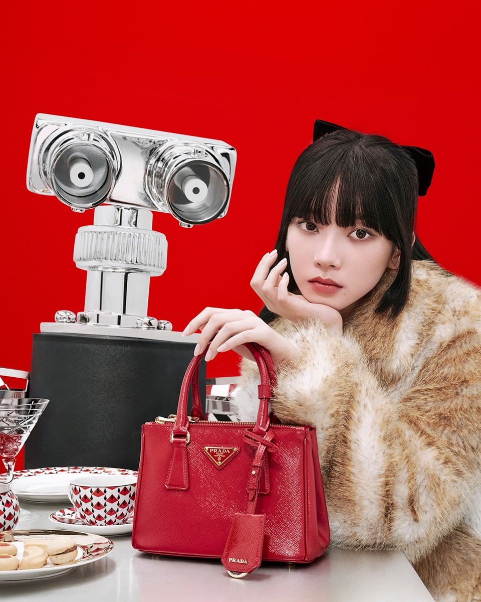 PT_KOREA's tweet photo. 241016 Karina for PRADA Holiday 2024 Campaign (with Louis Partridge &amp; Maya Hawke)
 
https://t.co/yyWCc3ou5r
 
#Aespa https://t.co/4UfkLJbWyn