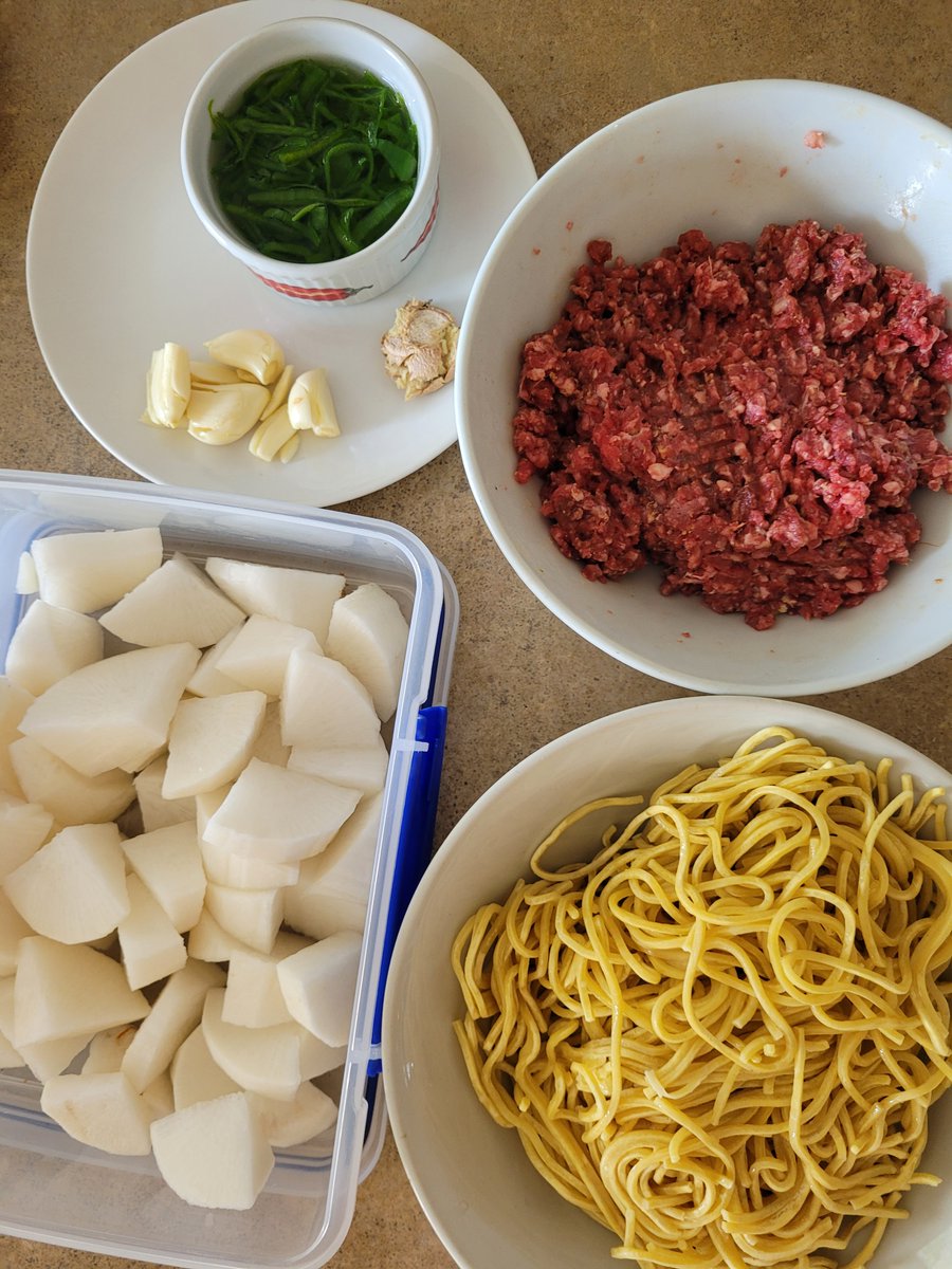 SoonLeeNZ's tweet photo. Soup of beef mince & daikon with yellow noodles, garnished with spring onion & crispy onion. #cookingDiary #kai #food 🍜🍽️#cookingWithLisa
@lisaowennz #CookingWithCheckpoint
@CheckpointRNZ https://t.co/n6DmPsNUrO
