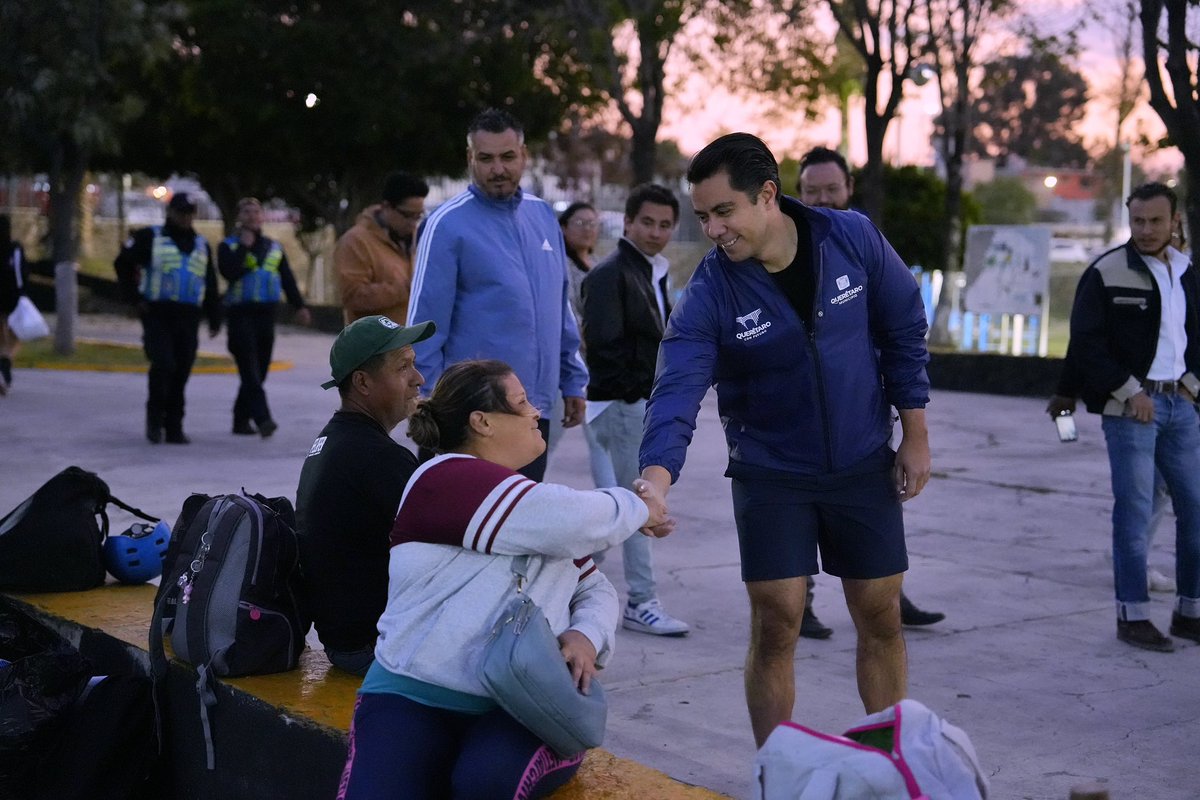 Estamos recorriendo todas las unidades deportivas municipales para revisar lo que hace falta y atenderlo de inmediato.

El equipo estará trabajando para lo más importante: el fortalecimiento de las familias, cancha pareja e impulso al deporte.

📍Unidad Deportiva Reforma Lomas