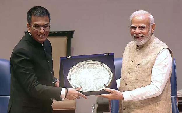मा.#CJI चंद्रचूड़ जी, पट्टी हटाने और हाथ में संविधान थमाने से क्या होगा?

यूपी की 69K शिक्षक भर्ती में आप खुद टॉप 2 में डेट फिक्स करके 'बहुजन युवाओं' के मामले को नहीं सुन रहे हैं!

कानून अगर अंधा नहीं है, तो गुनहगारों का गुनाह कब expose करेंगें?

#69000_शिक्षकभर्ती_आरक्षण_घोटाला