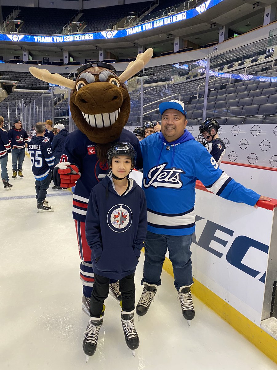 VincentDynamo's tweet photo. The perks of being a Quarter Season Ticket Member of the @NHLJets is going to awesome events like these where you can meet the players.  Thank you @TNSE_PR and the Winnipeg Jets for this awesome opportunity.  #gojetsto #nhljets #RasmusKupari #KyleConnor #ColePerfetti https://t.co/4rUtw0m0iF