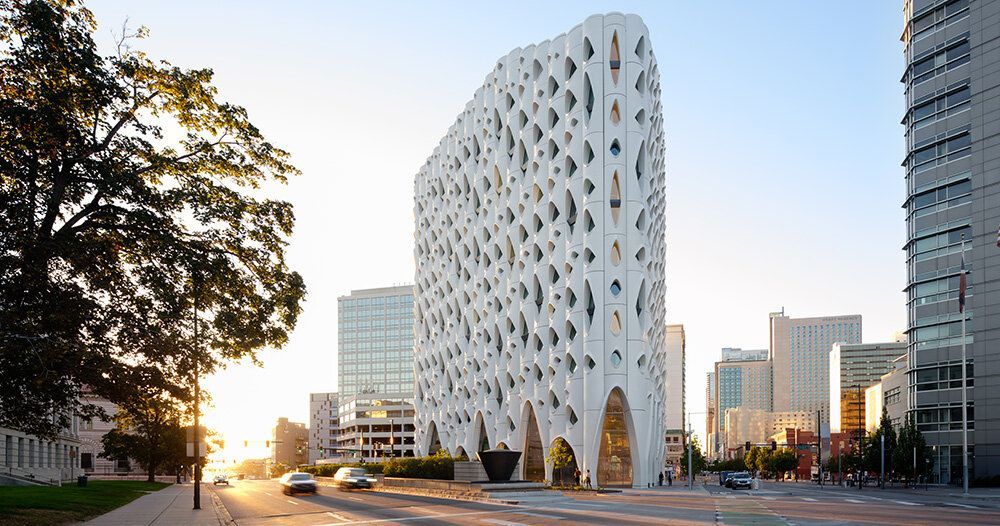 ongriddesign's tweet image. Nature meets luxury: Studio Gang's 'Populus' hotel in Denver blends aspen-inspired architecture with forest-like interiors. A masterclass in biophilic design that nurtures both body and soul. #BiophilicDesign #LuxuryWithPurpose